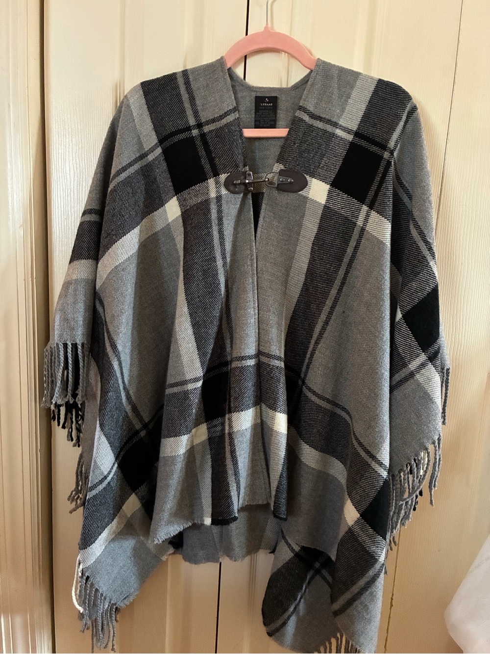 V. FRAAS Gray and Black Plaid Fringe Cape